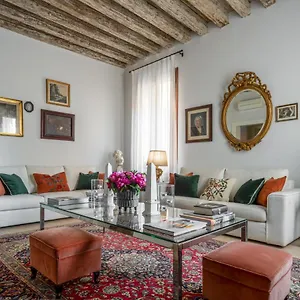 Miracoli With View On The Canal R&r Venezia